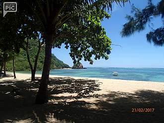 plaze kolem Kuty na jihu Lomboku...doporucuju,nadhera a kazda jina,jinej pisek,jiny vlny