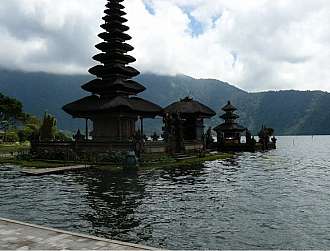 Z jihu ostrova Bali na sever - Chrám Ulun Danau Bratan
