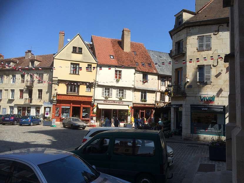 Městečko Semur-en-Auxois