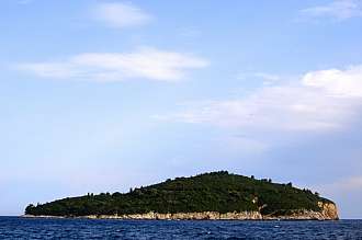 Pohled na nedaleký ostrov Lokrum.