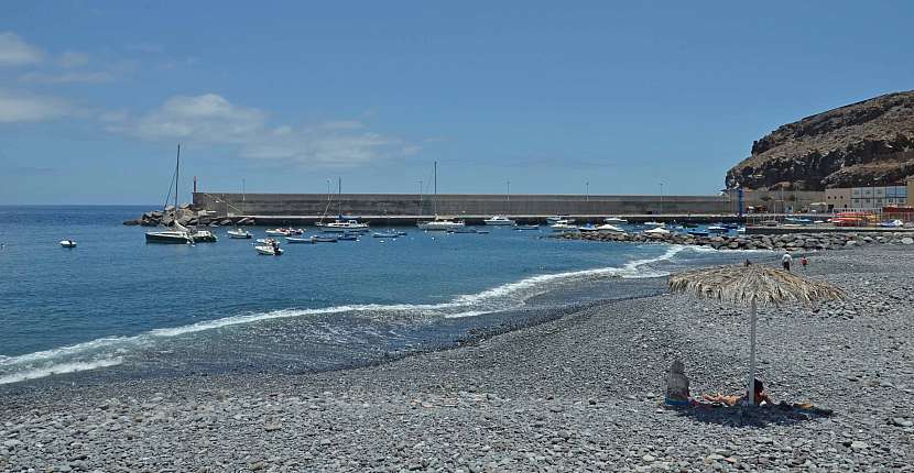 Zdejší kamínková pláž Playa de Santiago.