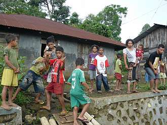 Lidé z ostrova Flores v Indonésii