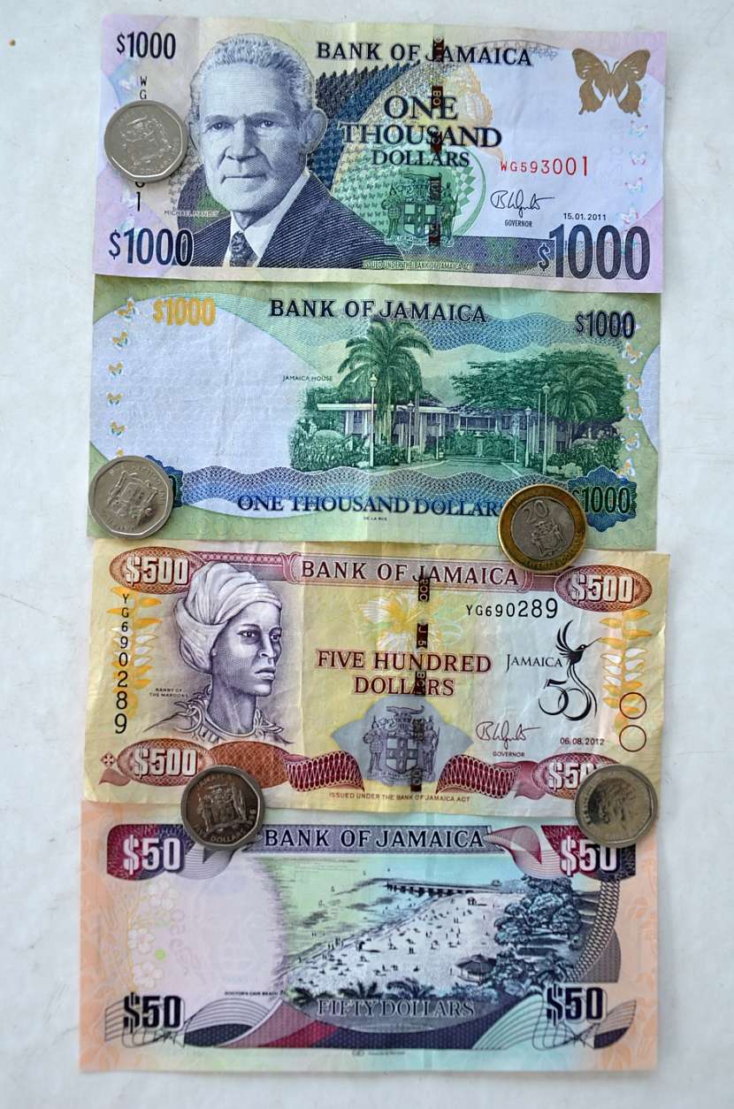 Jamajský dolar - kurz 21,360 Kč/100 JMD