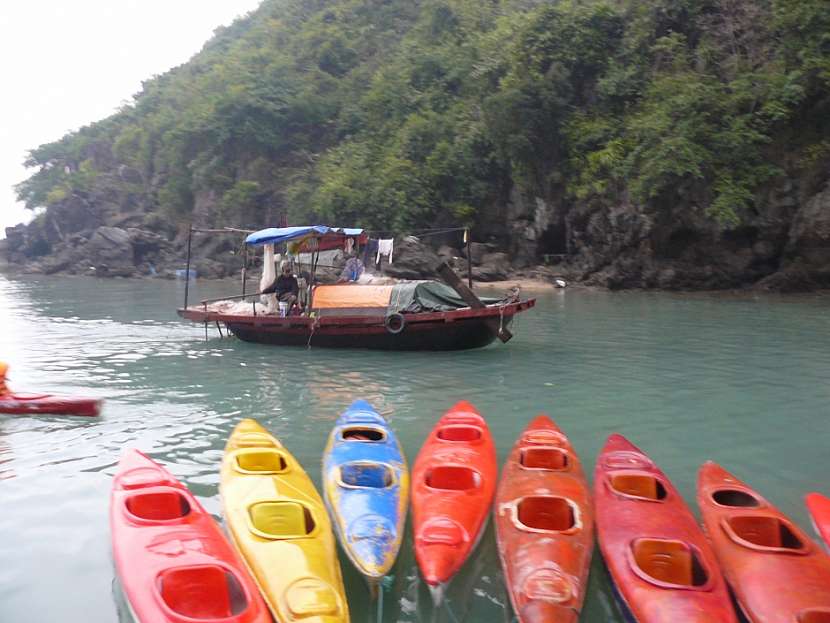 Ha Long - zátoka, kde řádili draci