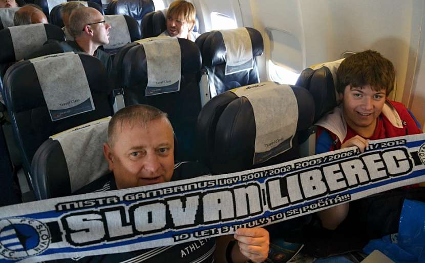 Fanoušci Slovanu Liberec svůj tým povzbuzovali i během letu :)