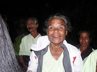 Lidé z ostrova Flores v Indonésii