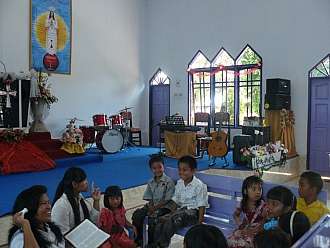 Bohoslužby v kostelích Rantepao
