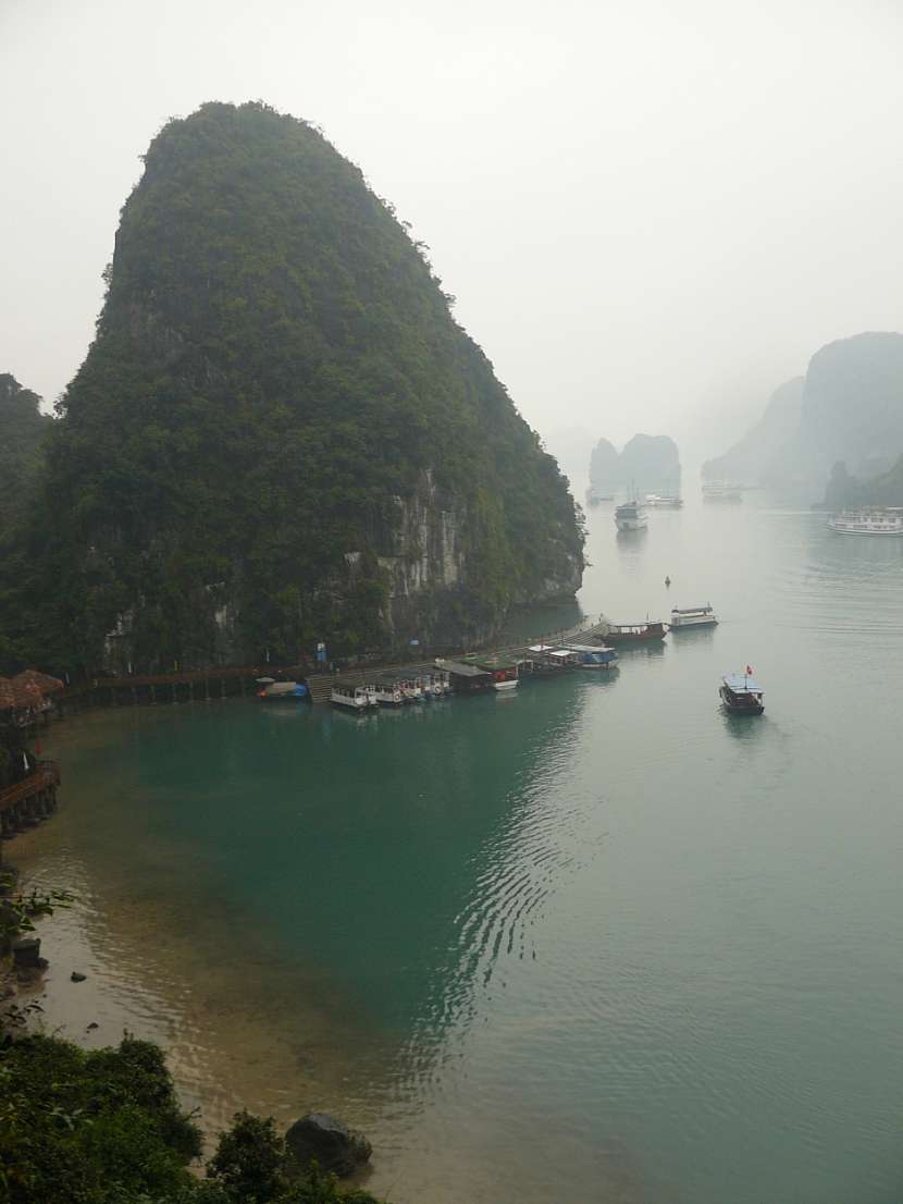 Ha Long - zátoka, kde řádili draci