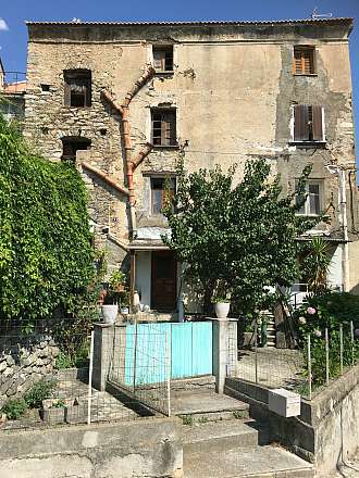 Korsika - Corte - malebné městečko s pevností z roku 1419
