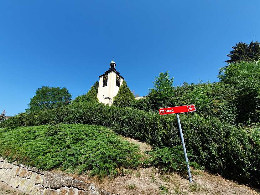 Kostel a hřbitov v Jestřebí