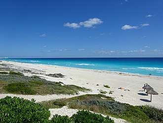 Playa Delfines - dle mého názoru nejkrásnější pláž v hotelové zoně v Cancunu, bez hotelů:-)))