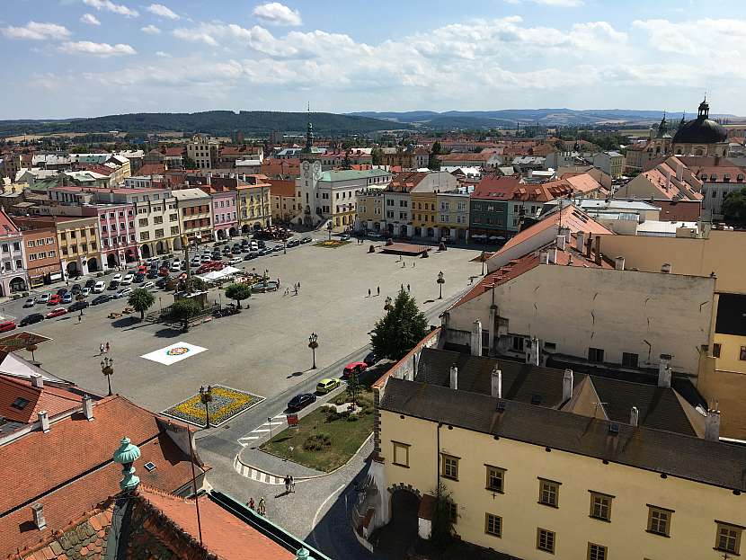 Výhled na zámek a Kroměříž ze zámecké věže