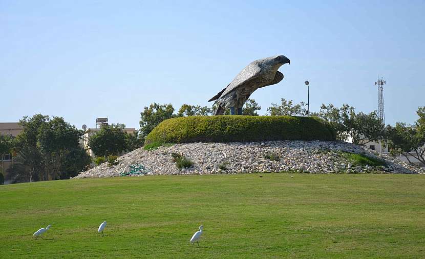 Pomník sokola na předměstí Muharraq