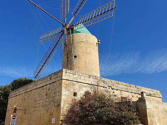 Větrný mlýn Ta`Kola na maltském ostrově Gozo