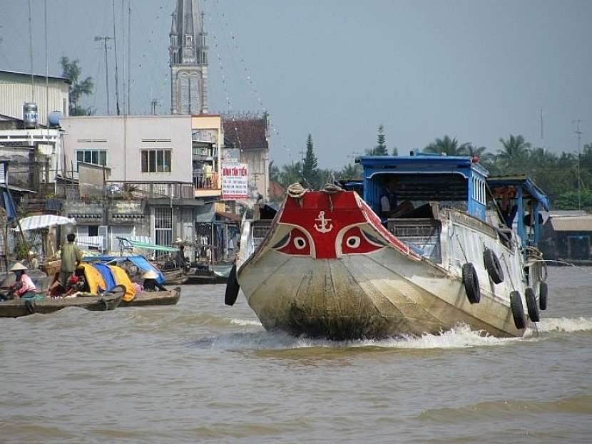 Lodí po deltě Mekongu