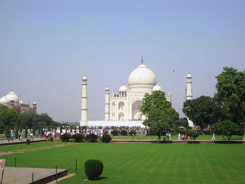 Pohled na Taj Mahal.