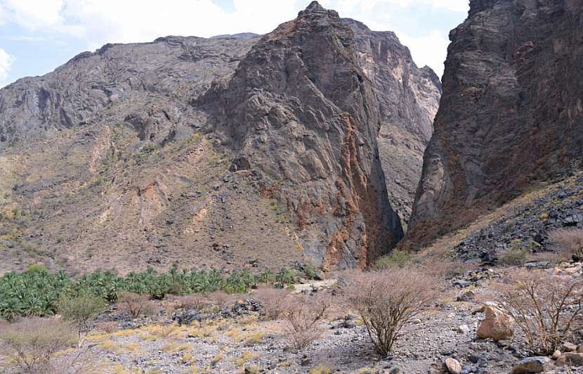 Pohled z výšky na dolní část Hadího kaňonu.