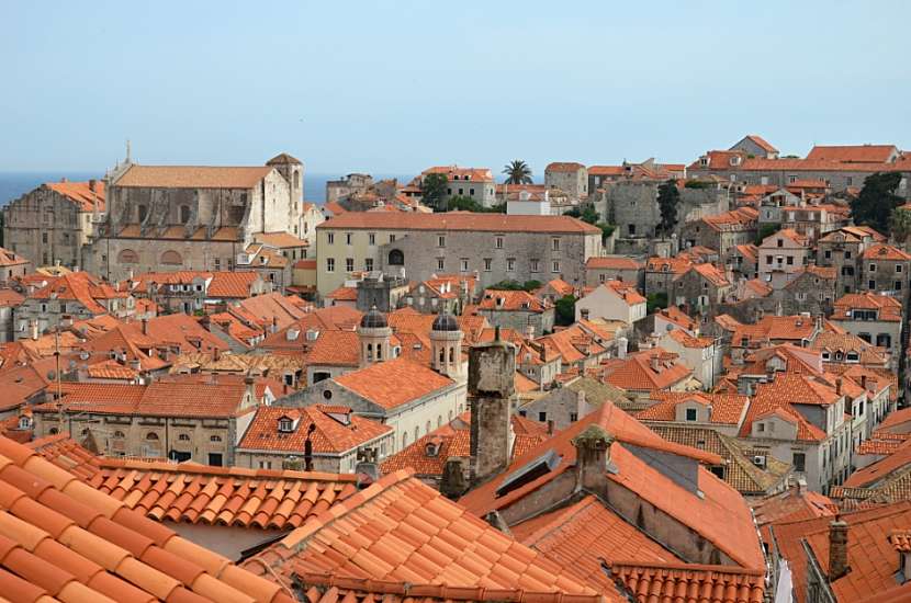 Pohled na střechy Starého města.