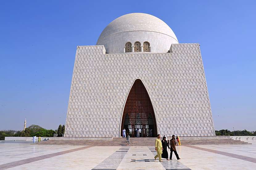 Mauzoleum Mazar-e-Quaid, kde je pochován zakladatel Pákistánu Muhammad Alí Džinnáh.